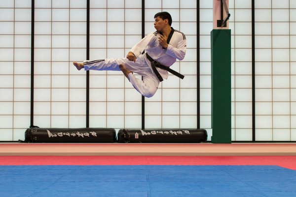 How to design a training program for a junior national taekwondo team?